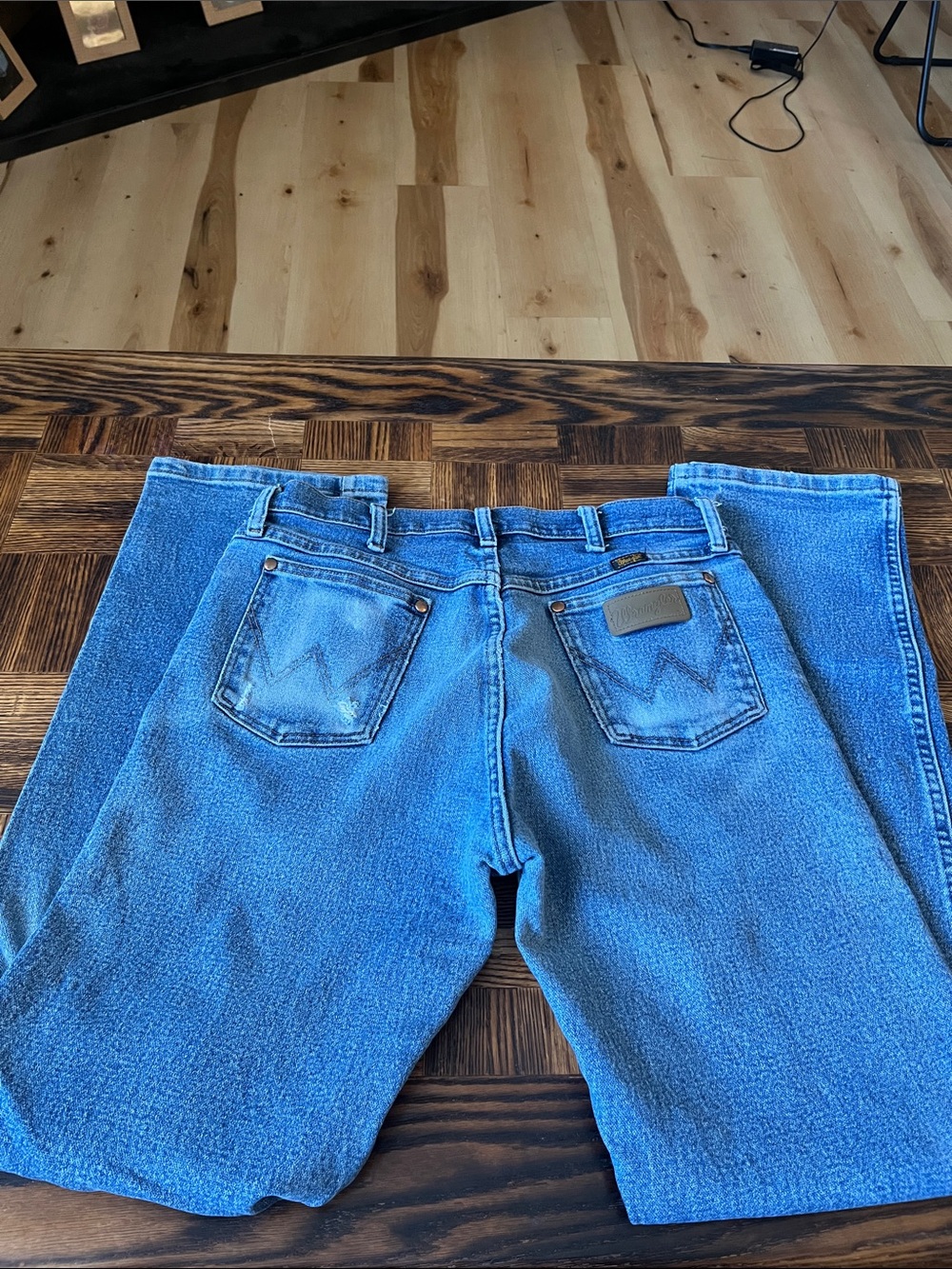 Classic Blue Men's Wrangler Jeans - Back Pocket Stitch Detail